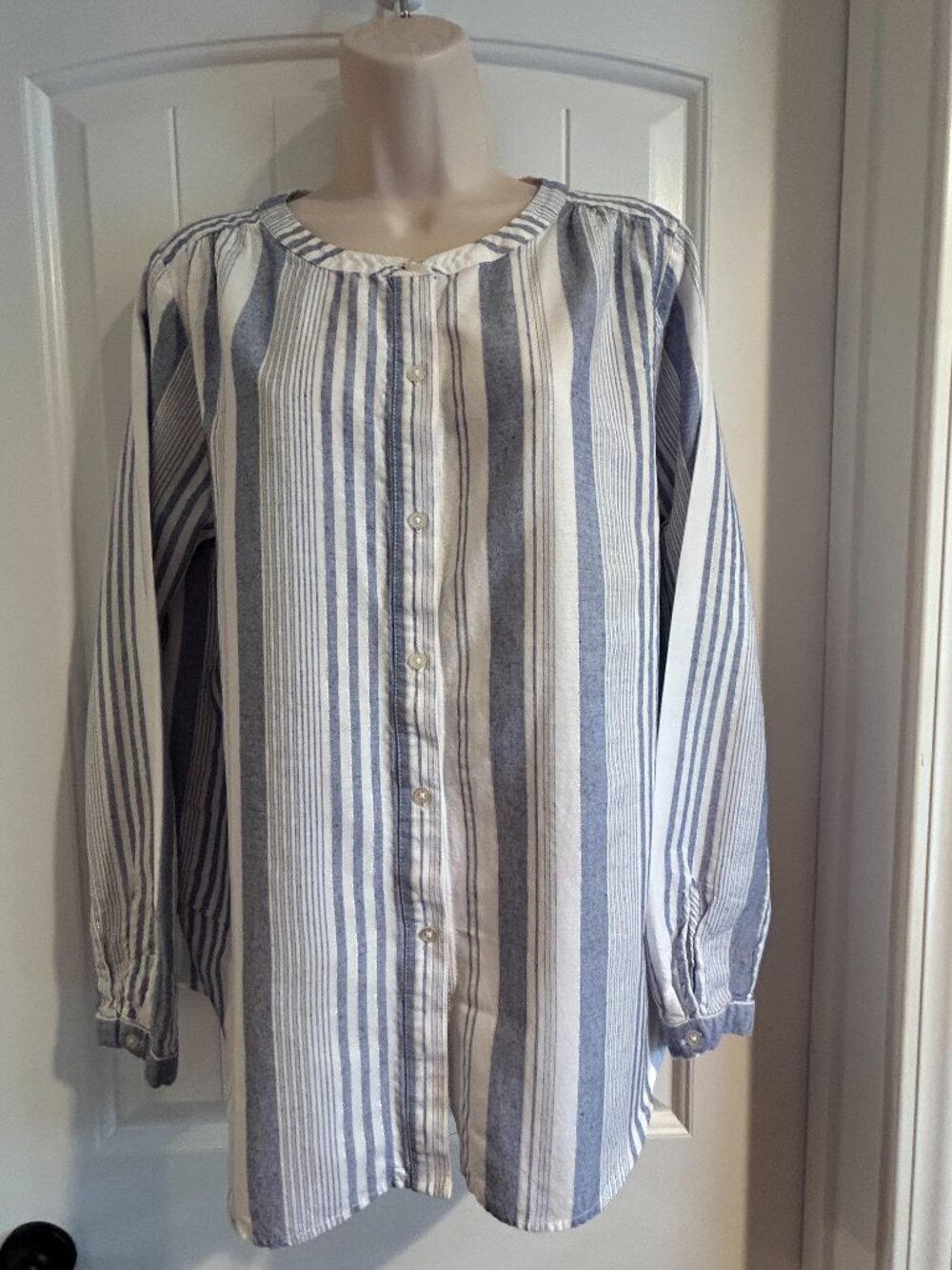 Loft Outlet Blue & White Long Sleeve Button Front Blouse Women's Size Medium